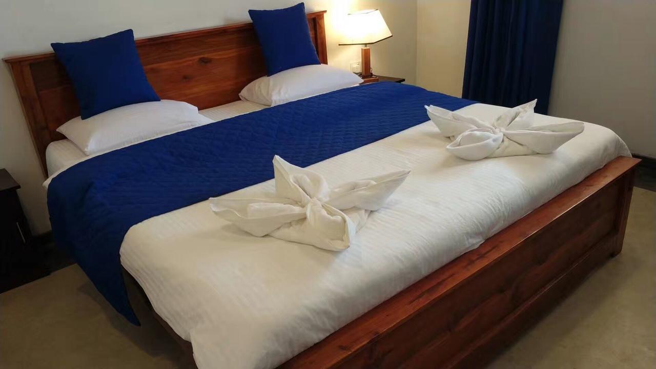 Blue Whale Holiday Hotel Mirissa Exterior foto