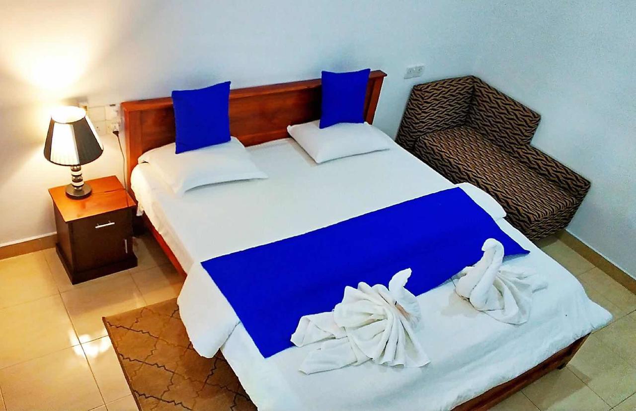 Blue Whale Holiday Hotel Mirissa Exterior foto