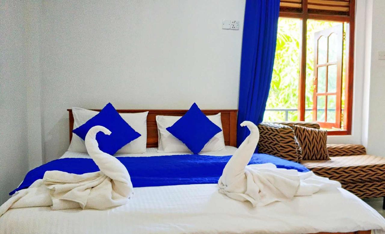 Blue Whale Holiday Hotel Mirissa Exterior foto